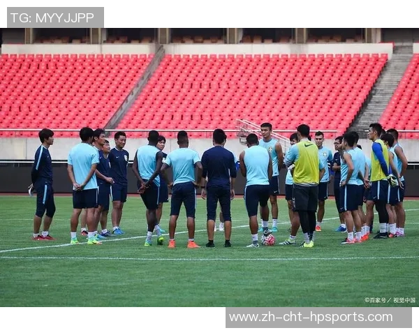 青春拼搏绿茵场青少年足球比赛展现团队精神与竞技魅力 青春拼搏绿茵场青少年足球比赛展现团队精神与竞技魅力